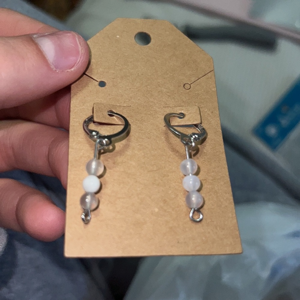 QUARTZ HUGGIE HOOPS